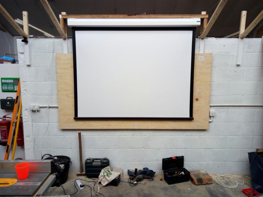 Electric projector screen